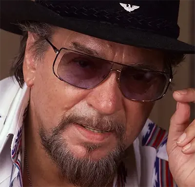 Waylon Jennings – I’m a Ramblin’ Man
